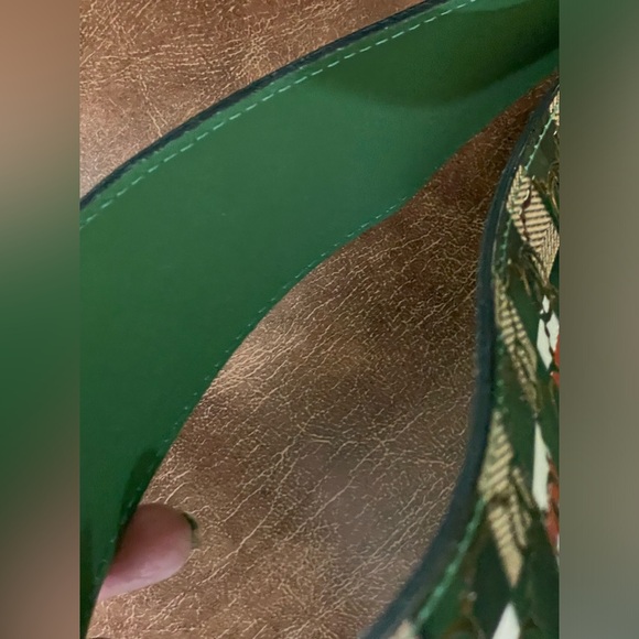 Valentino Green and gold Crossbody Bag. Excellent NEW cond. Reversible strap - Picture 7 of 7